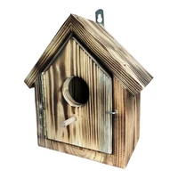 Kép 1/3 - Zárt fa madáretető házikó rusztikus égetett 23×12×24 cm
